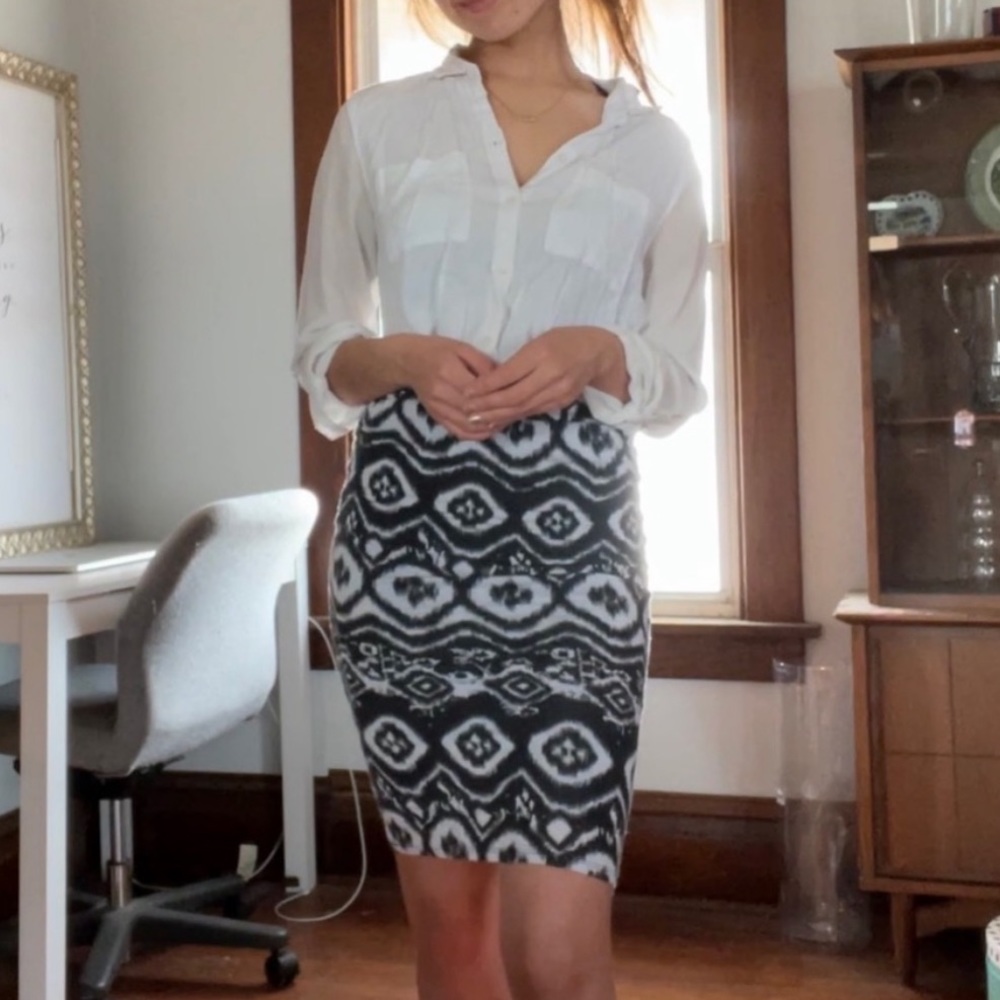 Mini Black and White Patterned Skirt